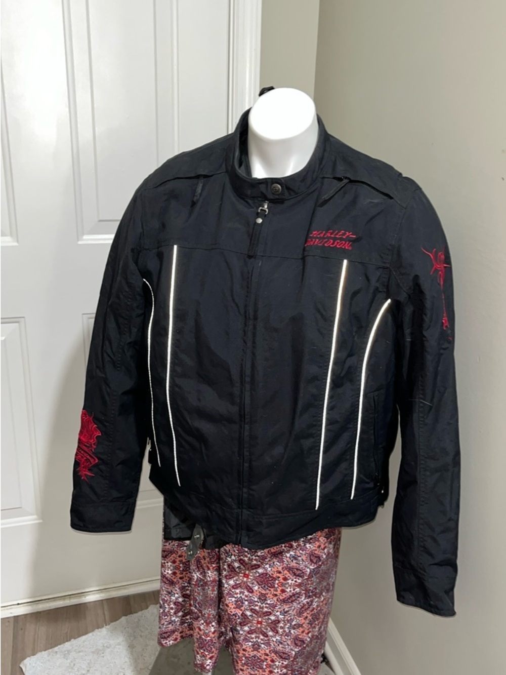 Harley-Davidson Jacket :Red Embroidered Wing Emblem, 🌹 on Sleeves .+Windbreaker